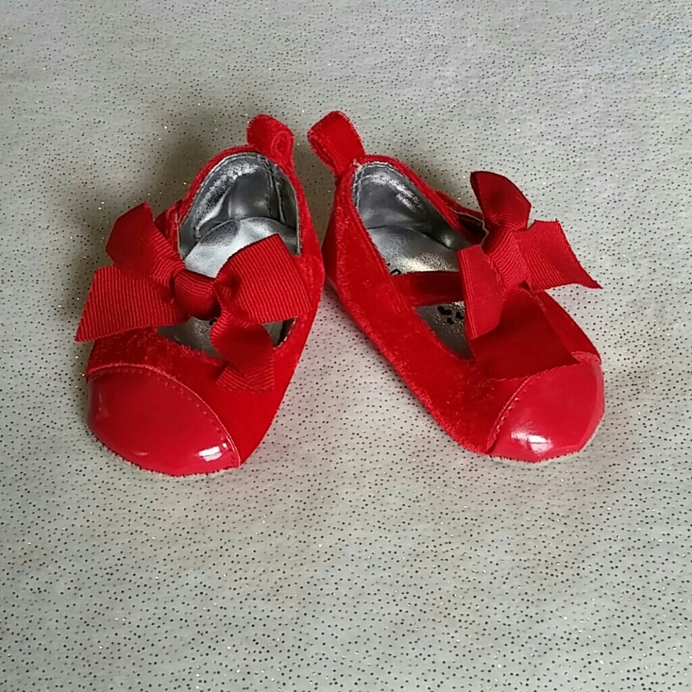 Old Navy Red Size 2 Velvet Look Shoes